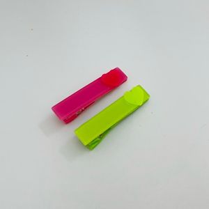 imagem do produto Dupla de hair clip acrílico coração neon 