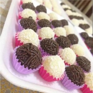 imagem do produto Bandeja Com 32 Brigadeiros De 15g