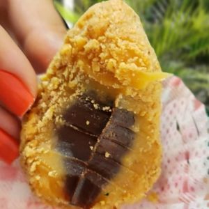 imagem do produto Coxinha De Brigadeiro De Paçoca Com Brigadeiro Tradicional Dentro
