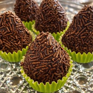 imagem do produto Baby Coxinha De Brigadeiro Com Morango TAMANHO BABY 25g  