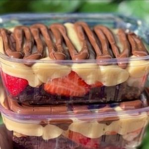 imagem do produto Escondidinho - Brownie, Morango e Nutella - Pote 250ml