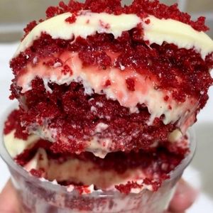 imagem do produto BOLO RedVelvet - Recheio Cream Cheese Com Limão Siciliano 