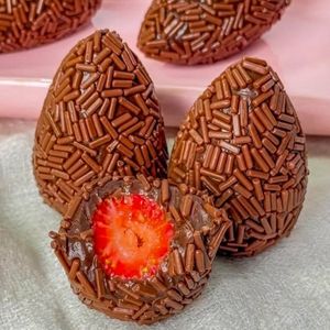 imagem do produto Coxinha De Brigadeiro Com Morango