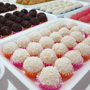 imagem do produto Bandeja Com 18 Brigadeiros De 15g 