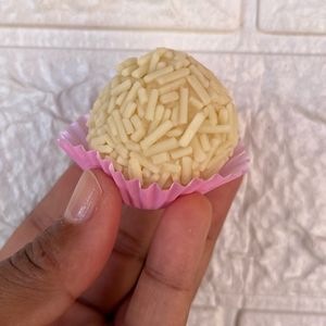 imagem do produto Brigadeiro de leite ninho e chocolate branco