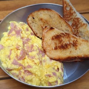 imagem do produto Ovo mexido presunto, queijo e toast