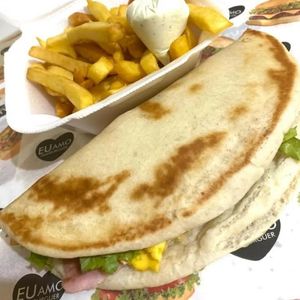 imagem do produto X-bacon arabe + batata-frita 100 g + refri lata