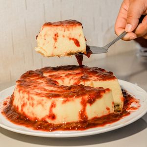 imagem do produto Pudim de Chocolate Branco com Calda de Frutas Vermelhas