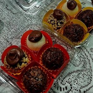 imagem do produto Caixinha de Brigadeiros 