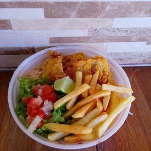 imagem do produto Filé de peixe panga com batata frita e salada verde