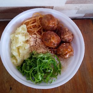 imagem do produto Almôndegas ao molho de tomate 🍅 e purê de batata salada de alface