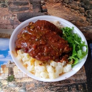 imagem do produto Bife de panela ao molho de madeira com salada de maionese