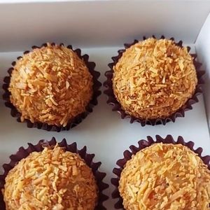 imagem do produto Brigadeiro de quindim com coco queimado 