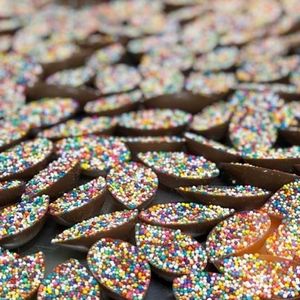 imagem do produto bombons dragées coloridos. 