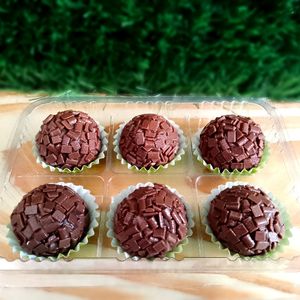 imagem do produto Kit 6 brigadeiros gourmet cobertos com confeitos de chocolate Melken