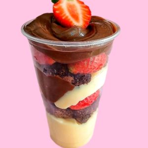 imagem do produto Copo Ninho com brigadeiro gourmet, frutas e brownie 