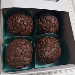 imagem do produto Caixa de Brigadeiro Tradicional - 4un