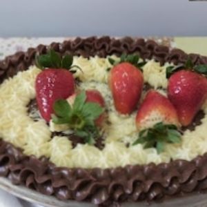 imagem do produto Torta ninho com morango e creme de avelã 