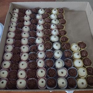 imagem do produto Brigadeiros, cento
