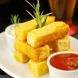 imagem do produto POLENTA FRITA 6 und com 2 molhos