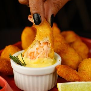 imagem do produto COXINHA DE CAMARÃO COM CATUPIRY