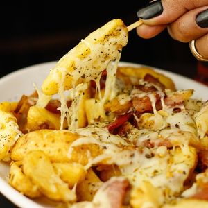 imagem do produto BATATA RÚSTICA C QUEIJO E BACON