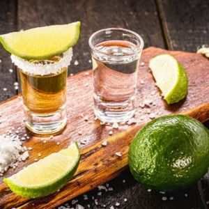 imagem do produto TEQUILA servida c sal e limão