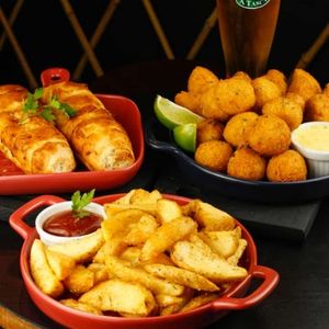 imagem do produto COMBO 4 2 pães de alho, batata rústica , bolinho de bacalhau Premium e bolinhos e bacalhau tradicional