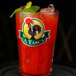 imagem do produto CAIPIRINHA CACHAÇA sabores, maracujá, limão siciliano, morango, kiwi, abacaxi e manga. ATENÇÃO consultar a disponibilidade dos sabores antes do pedido.