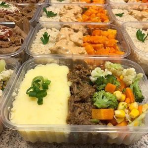 imagem do produto 🥗 Kit Quinzenal Misto – 10 Marmitas (300g a 350g cada) Combinação nutritiva de proteínas: frango, carne bovina e peixe 🐔🥩🐟 Praticidade e sabor para 15 dias de alimentação equilibrada!