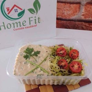 imagem do produto MARMITA LOW CARB (BAIXA CALORIA) 150g FRANGO DESFIADO CREMOSO + 150g ESPAGUETE DE LEGUMES (ABOBRINHA E CENOURA) + GERGELIM