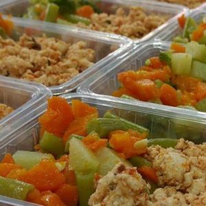 imagem do produto 🥗 Kit Semanal – 5 Marmitas Fit (250g) Sua opção mais leve da semana! 🌿 Perfeito para quem quer começar a reeducação alimentar com praticidade e sem pesar no bolso 💚 ➡️ 1 marmita por dia – de segunda a sexta! ✔️ Leves ✔️ Nutritivas ✔️ Porções equilibradas