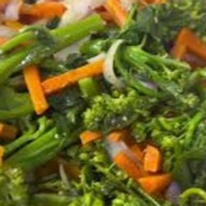 imagem do produto MARMITA FIT VEGETARIANA LOW CARB - 1 BROCOLIS E 4 TALOS DE CENOURA, 25G ERVILHA FRESCA, COZIDOS Á VAPOR + 2 OVO COZIDO DE GALINHA + TOMATE CEREJA