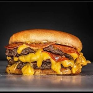 imagem do produto 2 X Burguer e um refrigerante lata