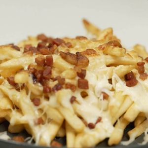 imagem do produto Batata frita com bacon e queijo média