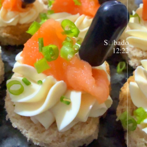 imagem do produto Canapé de salmão e Cream Cheese