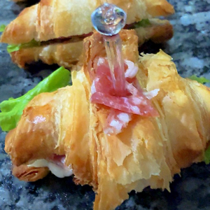 imagem do produto Mini sanduíche croissant salame italiano