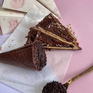 imagem do produto Cone de brigadeiro com brownie