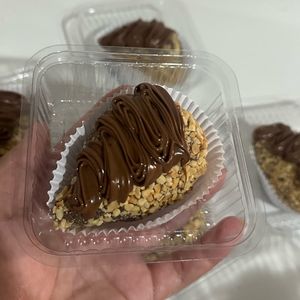 imagem do produto Coxinha Ferrero Rocher Com Morango 