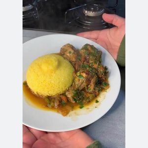 imagem do produto Galinha  Com Arroz  E Cuscuz 