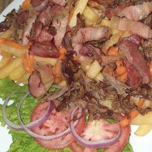 imagem do produto Batata frita Especial com bacom,calabresa,carne de sol,cheda.