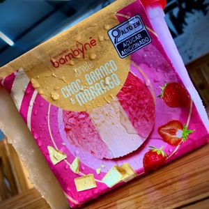 imagem do produto POTE 1,5 LITROS LAKA C/MORANGO