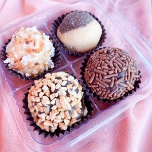 imagem do produto Brigadeiros 4 unidades 