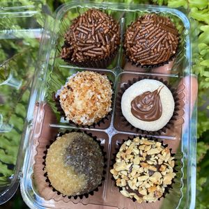 imagem do produto Brigadeiros variados 6 unidades 