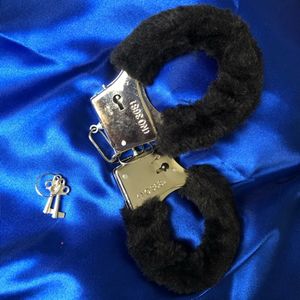 imagem do produto Algema Pelúcia preta