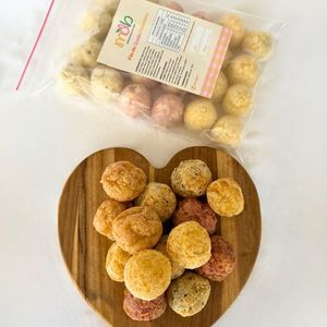imagem do produto 24 Pães de queijo coloridos mix- cenoura orgânica, beterraba orgânica e tradicional (com gergelim branco e preto)