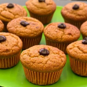 imagem do produto Bolinho de cenoura adoçado com uva-passa e gotas de chocolate nobre 70%
