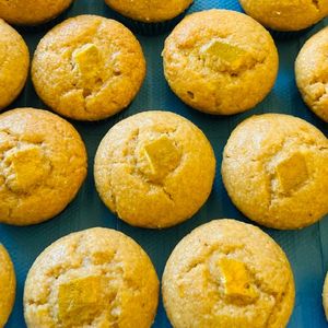 imagem do produto 6 Bolinhos de laranja orgânica adoçado com uva-passa branca