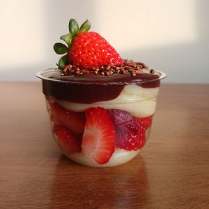 imagem do produto Bombom de Morango no Pote