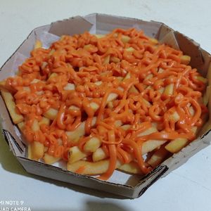 imagem do produto Fritas com cheddar P (Aprox.200 gramas)